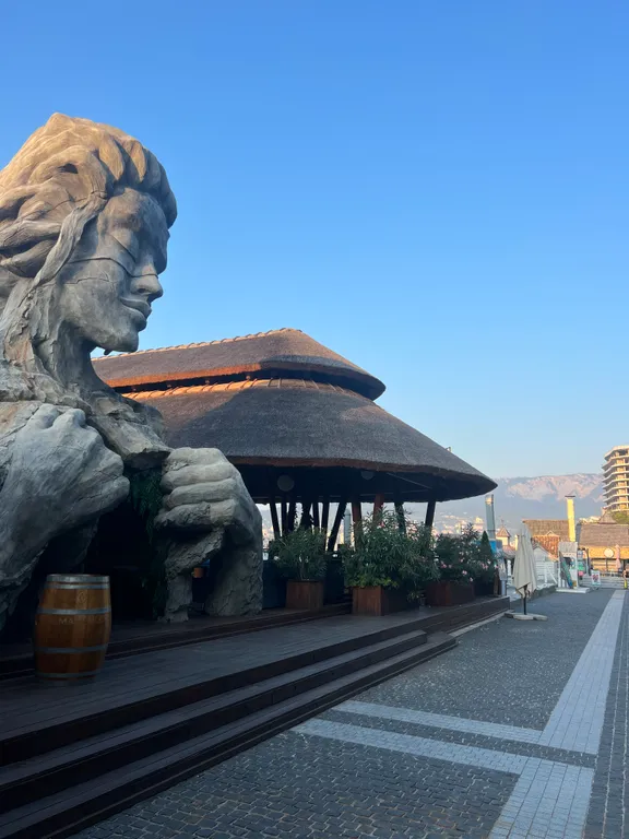 Апартаменты в вечнозелёном парке у моря