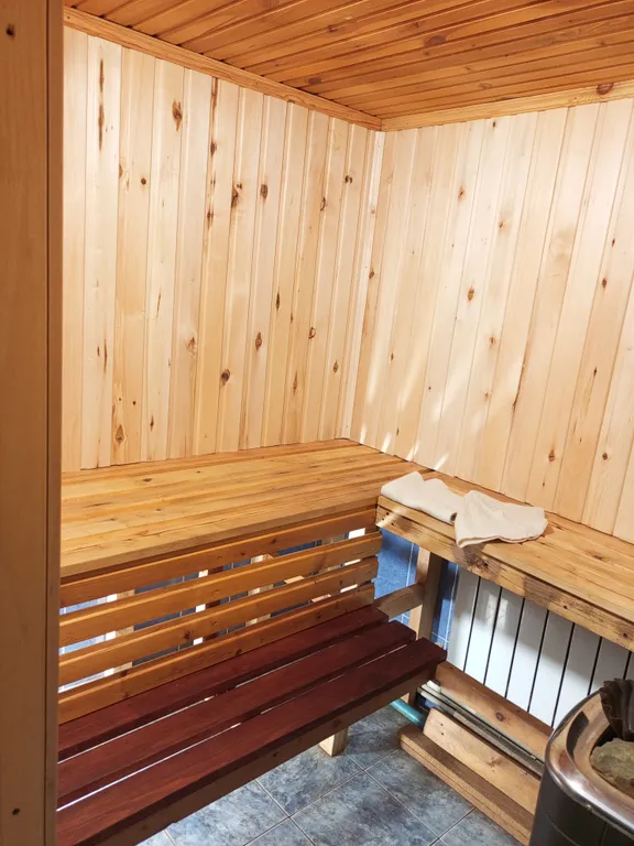 Добротный дом в тихом месте