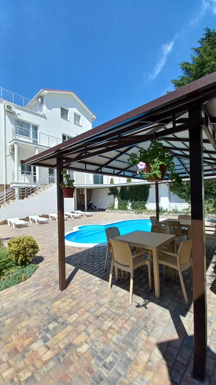 Трёхкомнатная квартира с панорамным видом на море и горы