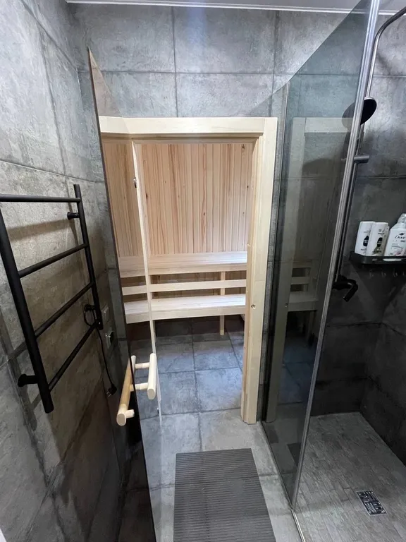 Коттедж Дом Barn house в хвойном лесу — Половина