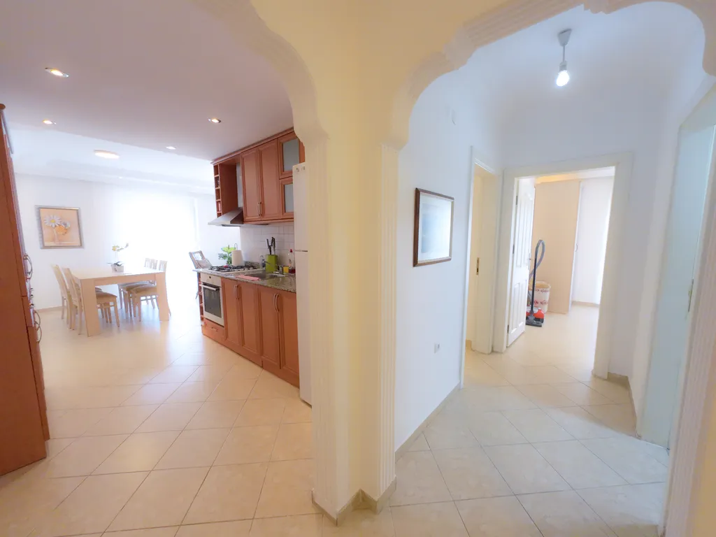 Уютная квартира с видом на бассейн и сад