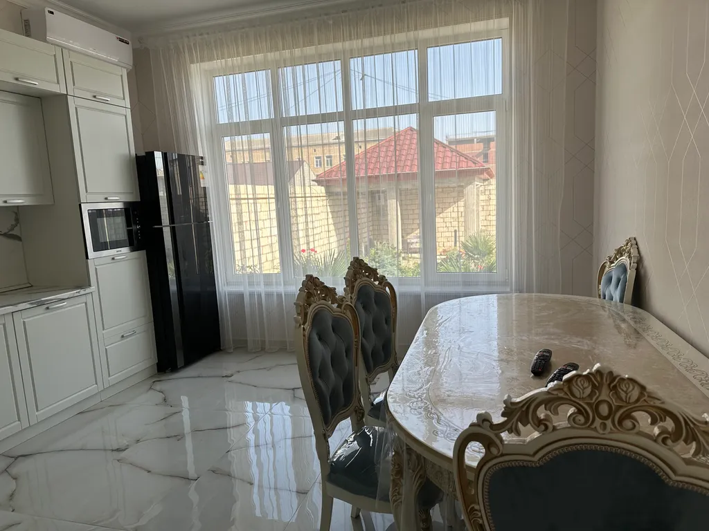 Большой красивый дом у моря