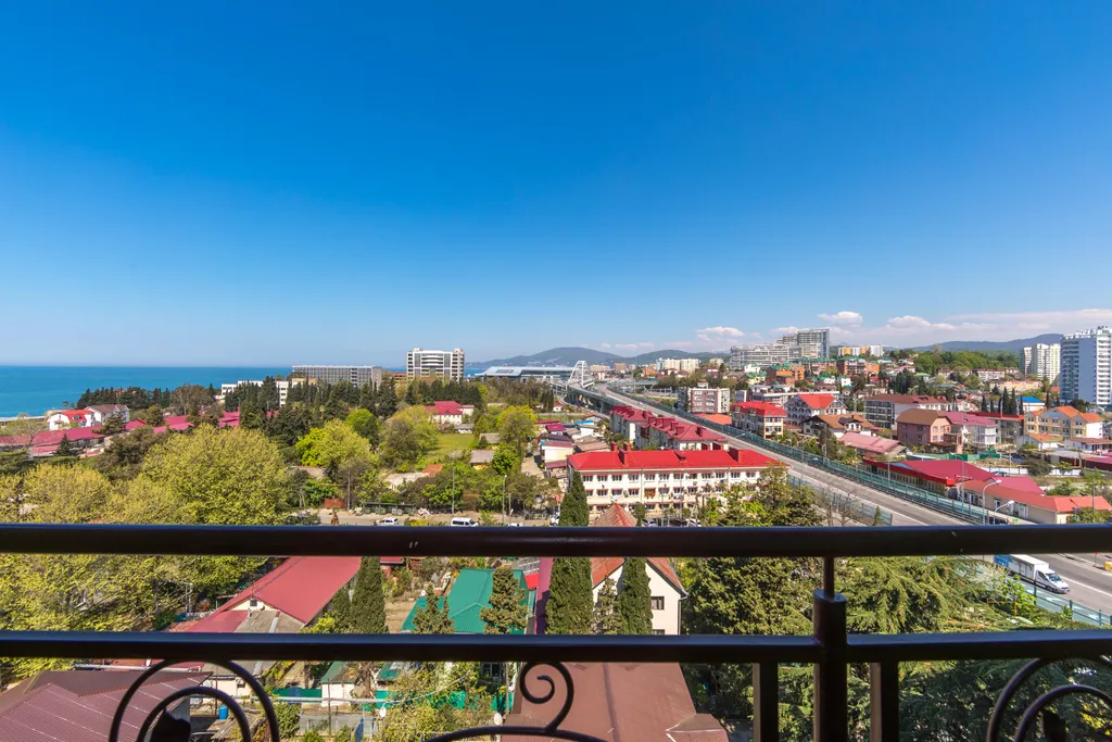 Двухуровневая стильная квартира у моря