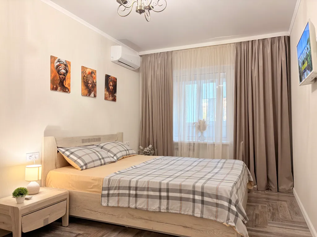 Стильная двухкомнатная квартира на проспекте Кирова со своей парковкой