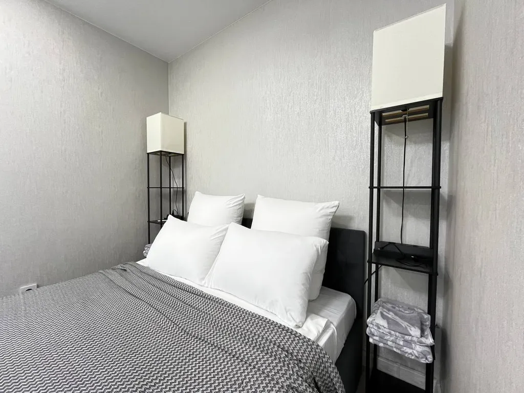 Теплая светлая квартира для 4 гостей в современном ЖК