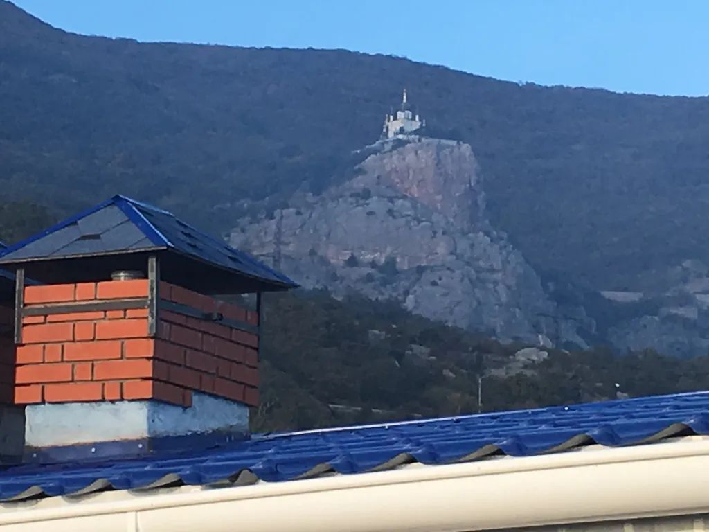 НОВАЯ КВАРТИРА С МАНСАРДОЙ ПАНОРМНЫЕ ВИДЫ НА МОРЕ,ГОРЫ,ФОРОССКИЙ ХРАМ!