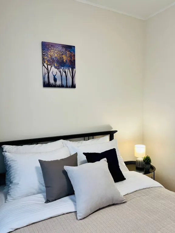 Квартира Уютная евро 3-комнатная квартира в 1 минуте от метро Академическая — Москва