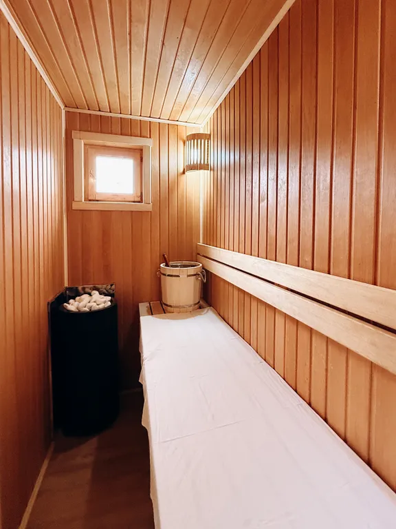 Абсолютно новый дом с баней, включена в стоимость, и горячей купелью