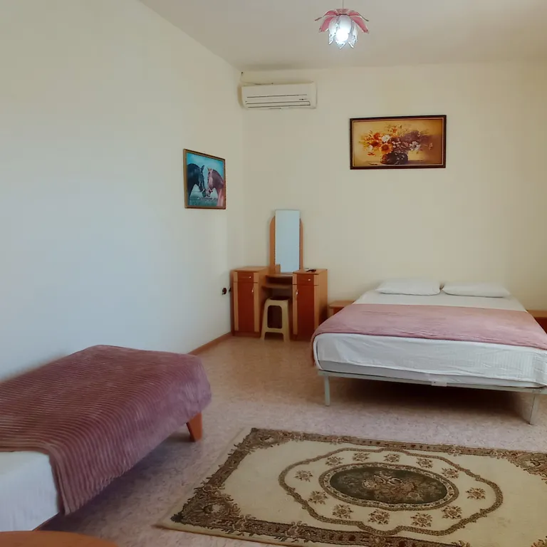 Коттедж с бассейном