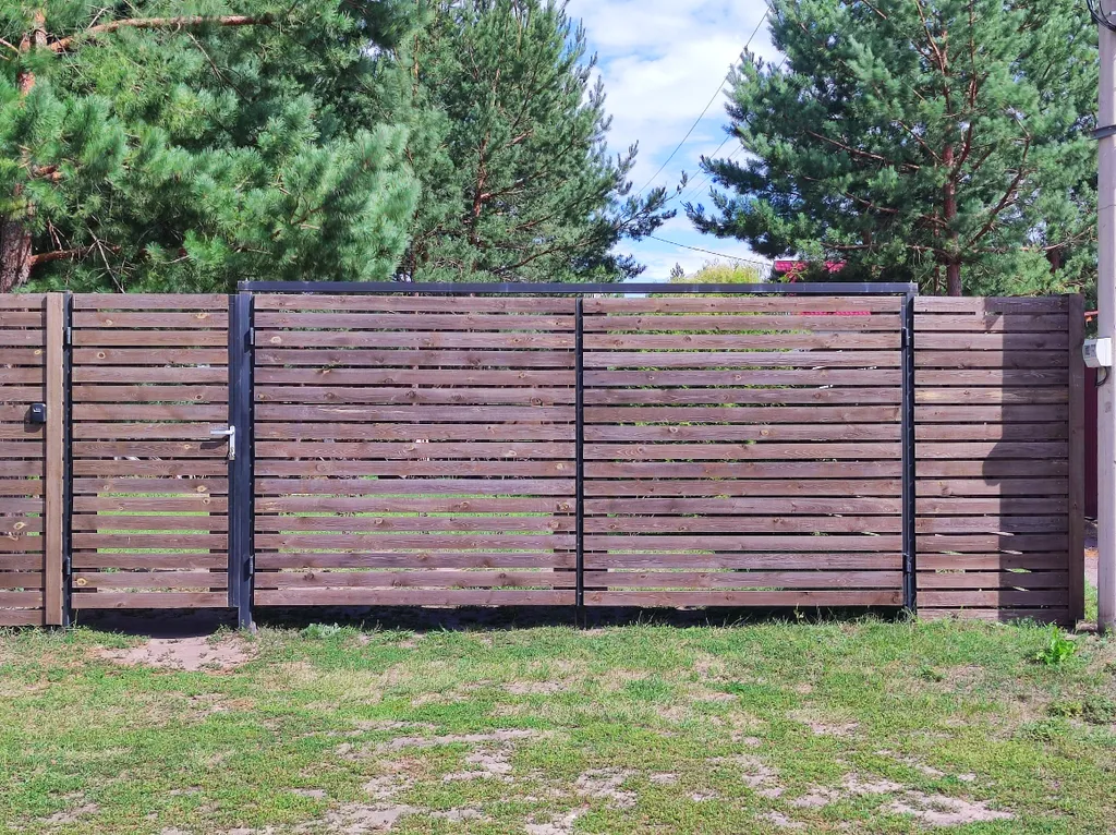 Домик в сосновом лесу