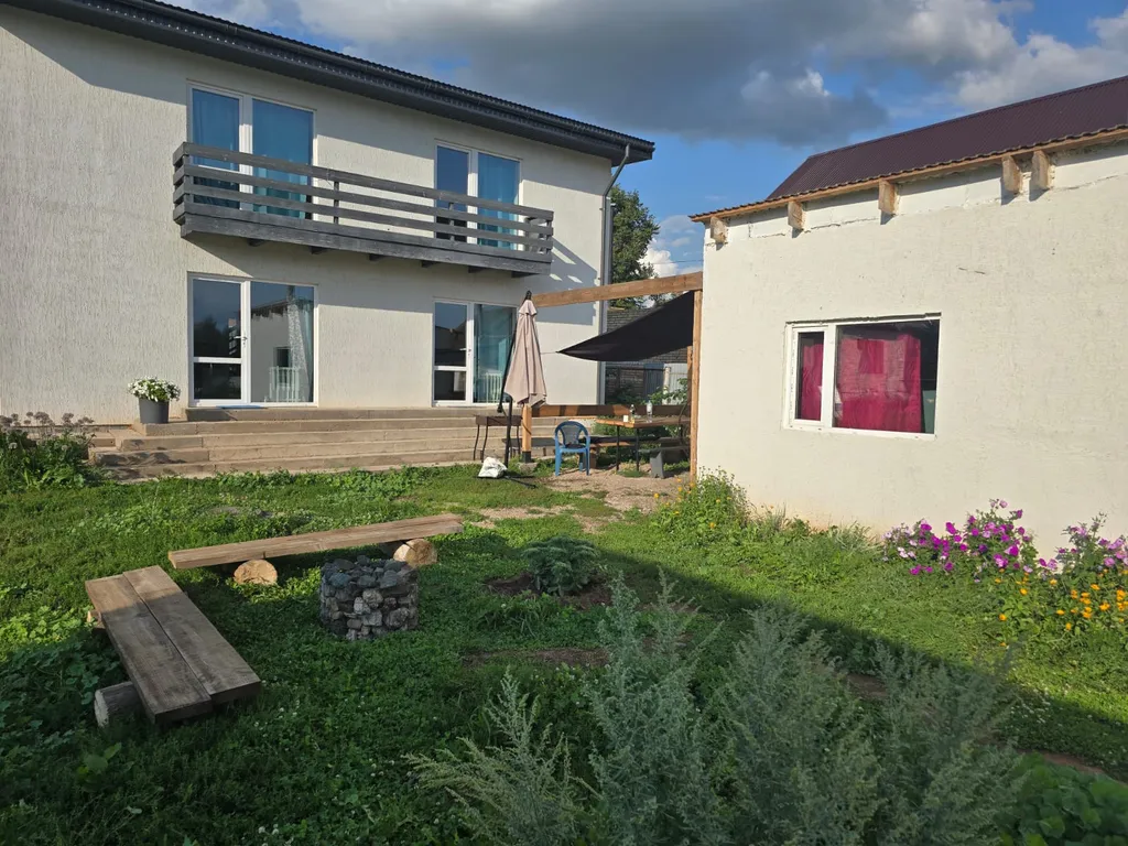 Уютный двухэтажный дом на берегу озера горнолыжный комплекс Кандрыкуль