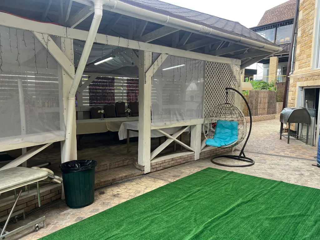 Коттедж с бассейном и баней