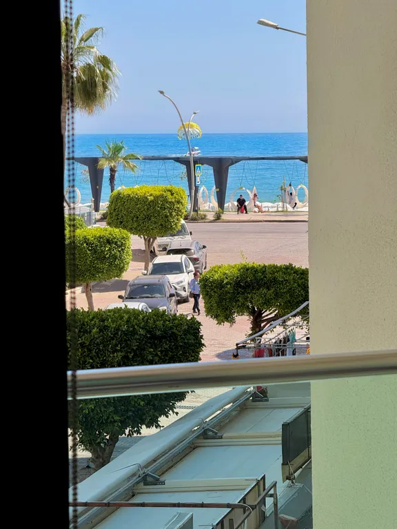 Sea View 2BD Flat 50m to the Beach
