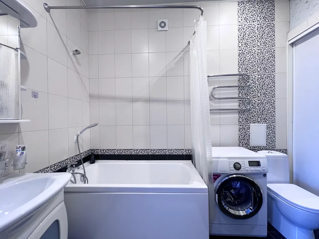 2-комнатная квартира класса люкс в центре города! Район Площади