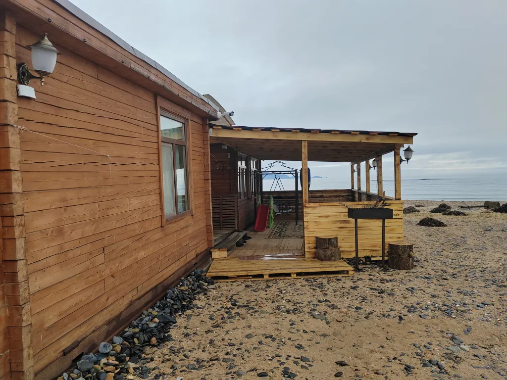 Комплекс с баней из бруса на берегу моря