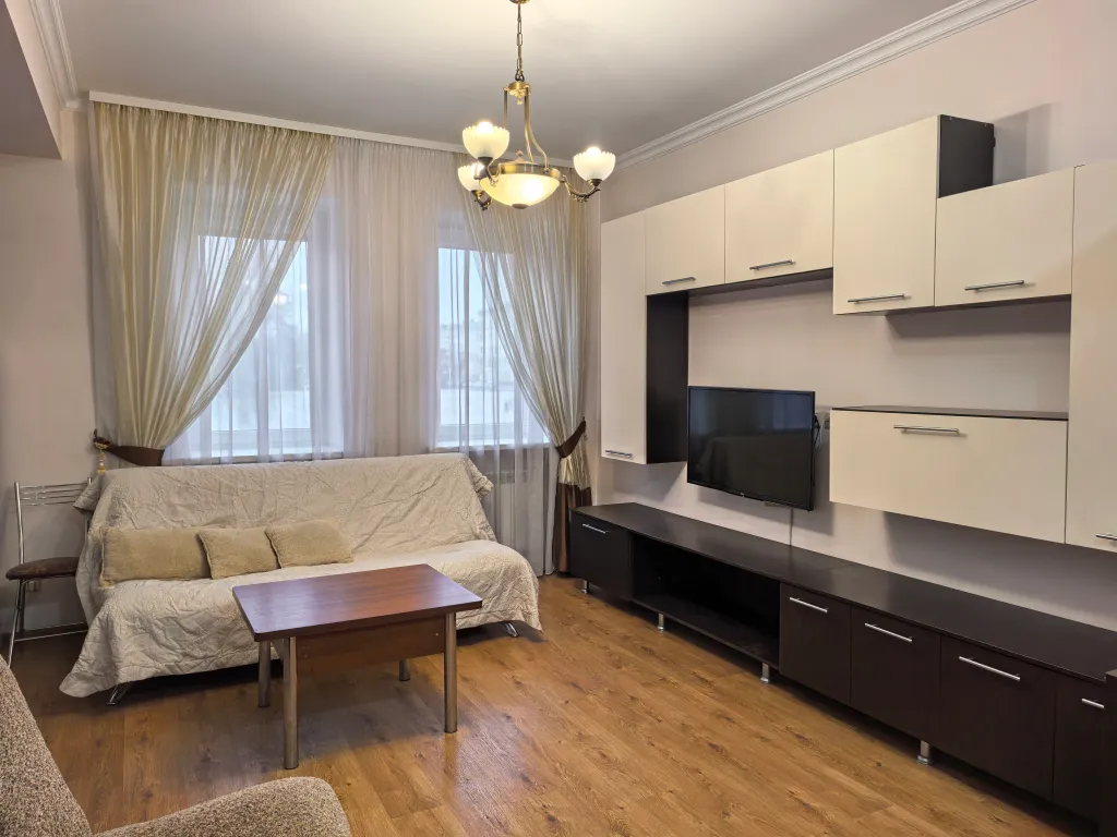 С видом на центральную площадь