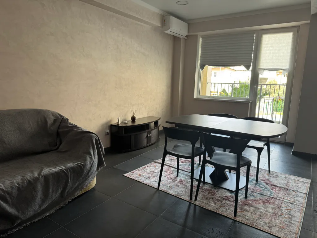 Квартира-студия с балконом возле моря