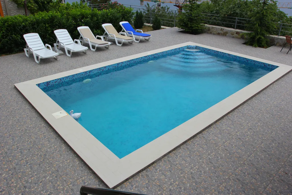 Дом с бассейном