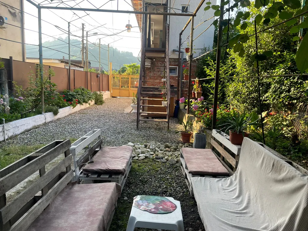 Отдельный домик студия в стиле лофт , со своей кухней и санузлом