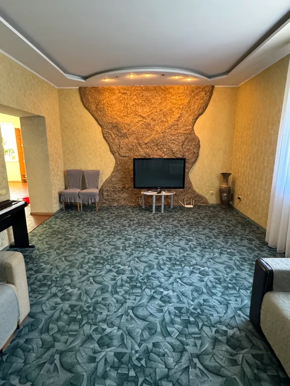 Дом с большим бассейном