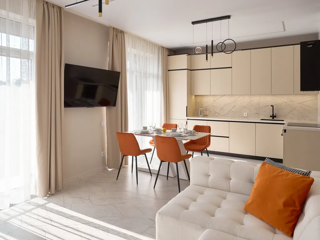 Современная, новая квартира с видом на горы