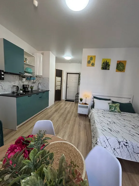 Уютная студия с террасой с видом на горы и бассейны