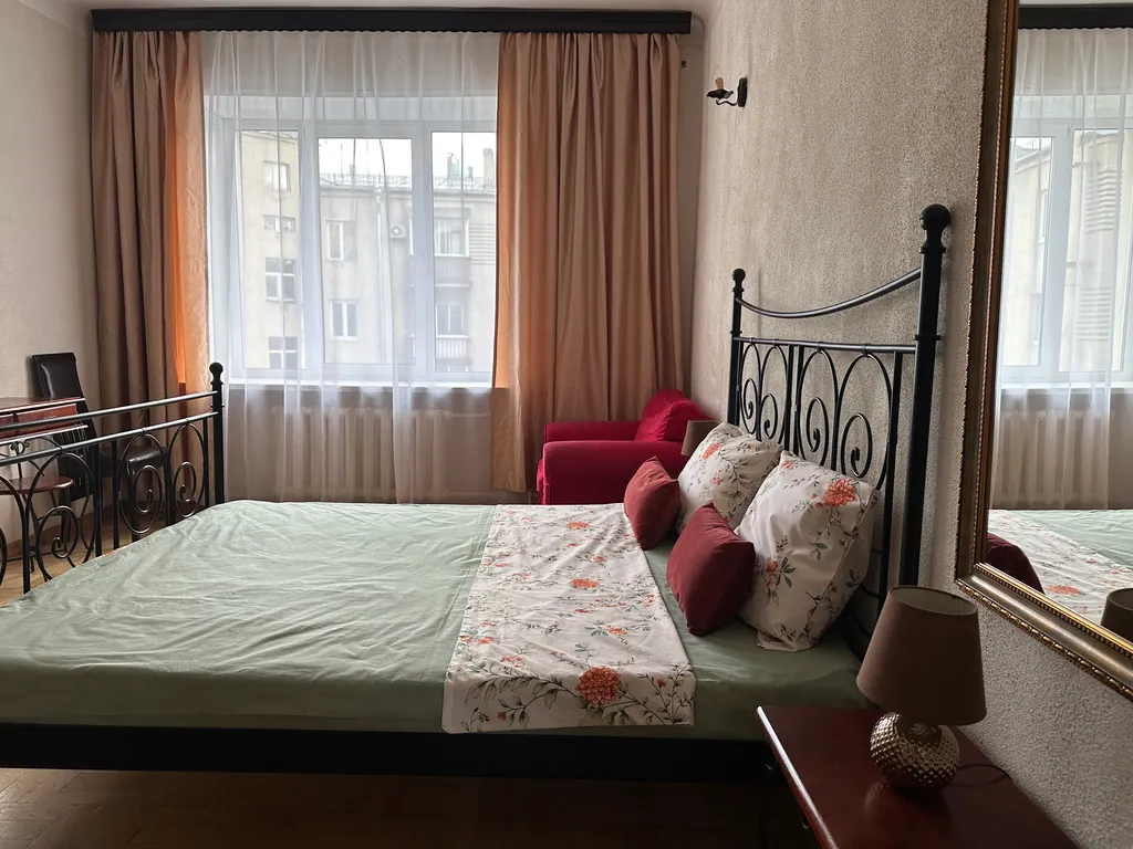 Квартира Двухкомнатная квартира с двумя балконами вшаговой доступности от метро — Москва