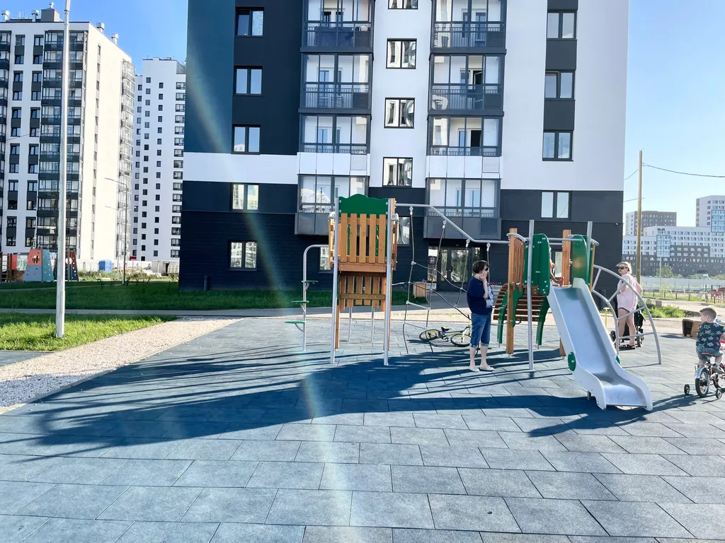 Студия в современном районе в современном районе