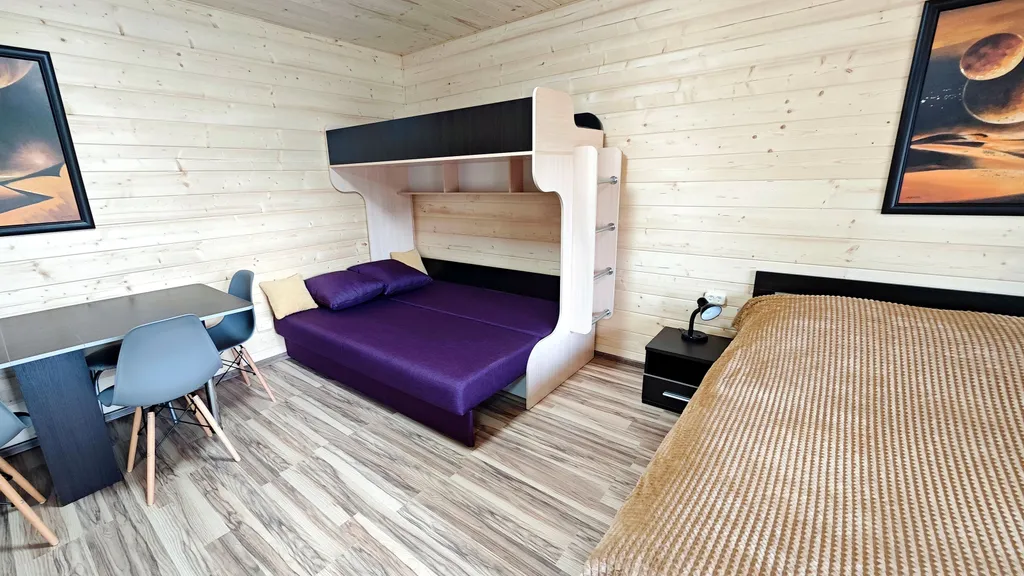 Солнечный домик-студия люкс с террасой, кухней, ванной комнатой