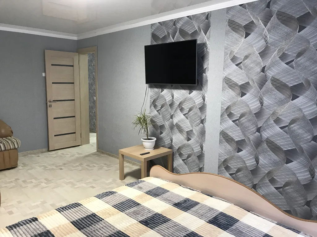 Комфортная двухкомнатная квартира — аренда посуточно в Колпашево