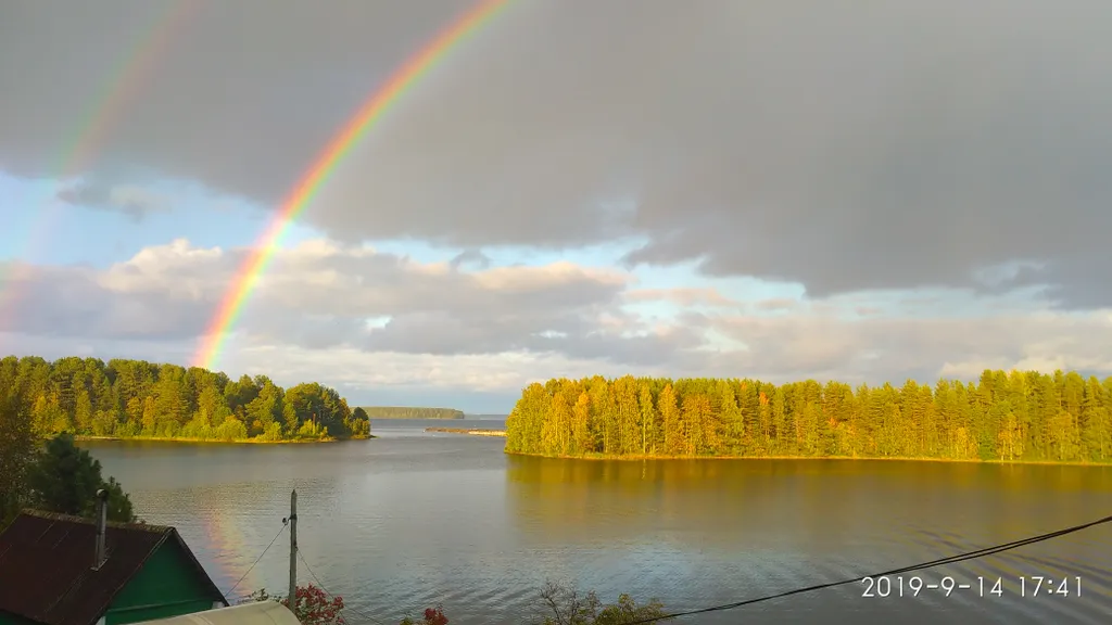 Дом на берегу озера