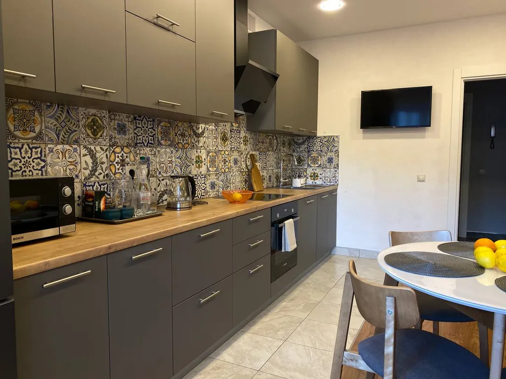 Новый дом у театра в историческом центре