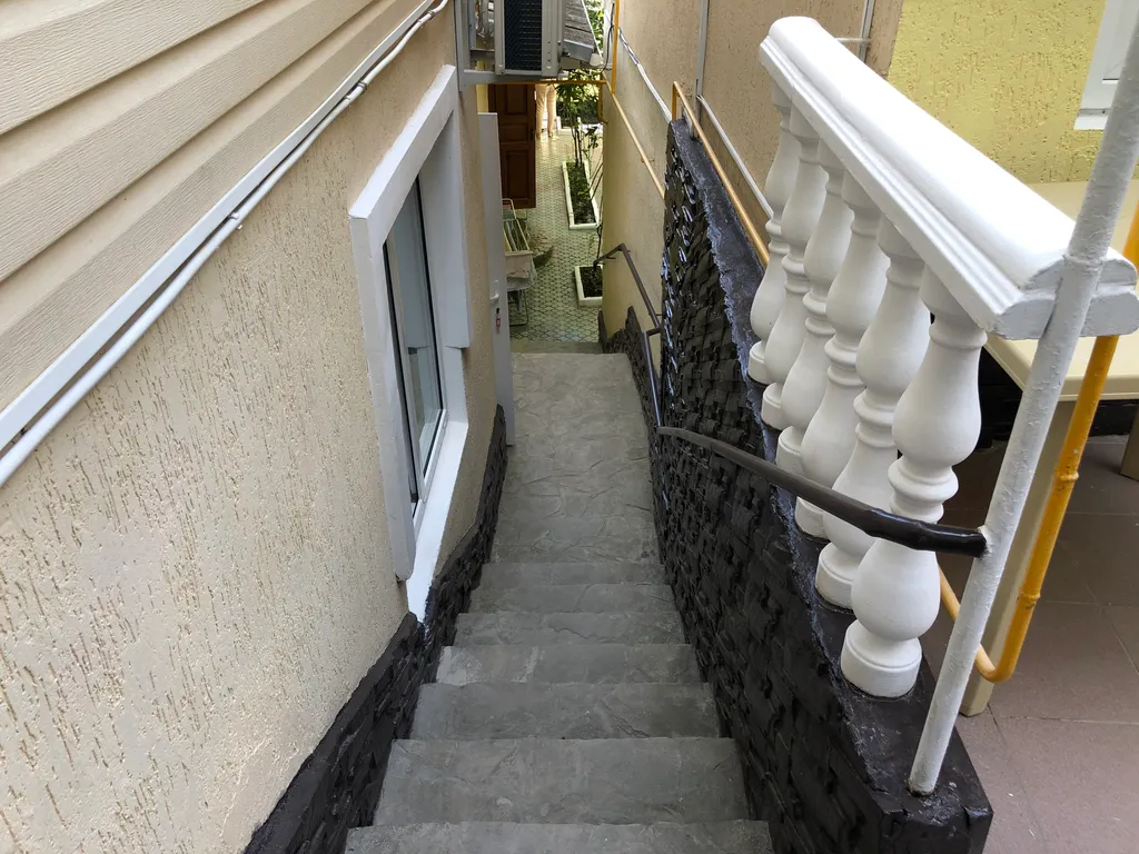 Номер с балконом во двор