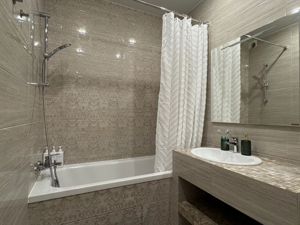 Квартира Просторная квартира с современным ремонтом у лесопарка — Лобня