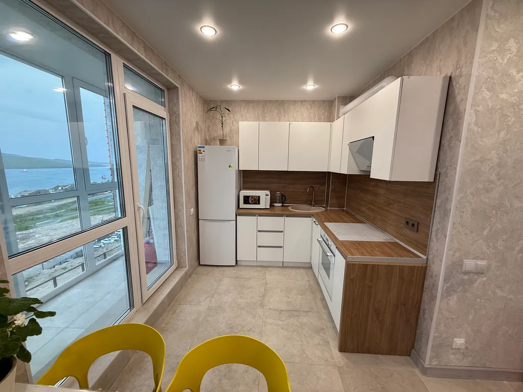 Апартаменты с видом на Русский мост