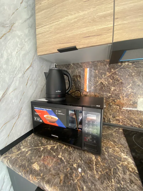 Загородный дом в черте города с озером