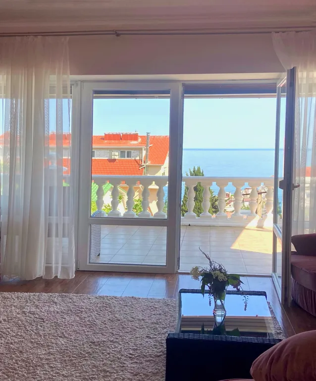 Люкс двухкомнатный с террасой и видом на море