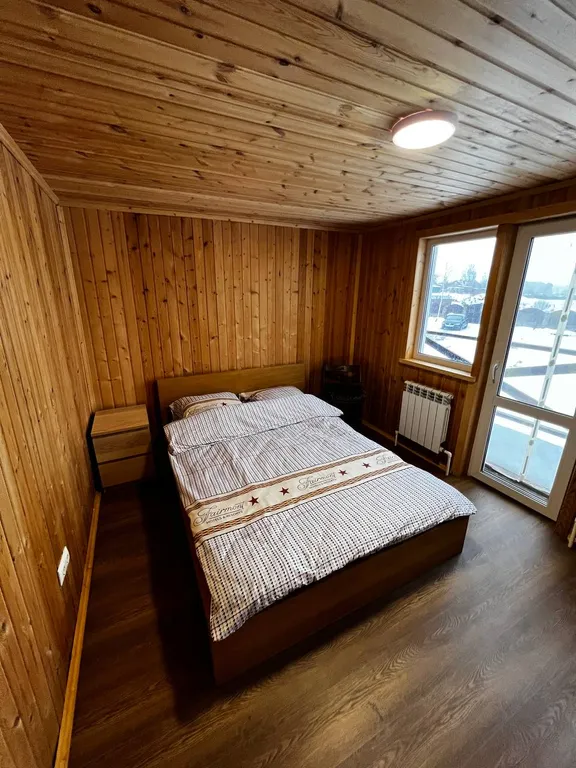 Коттедж Уютный коттедж на берегу озера — Луга