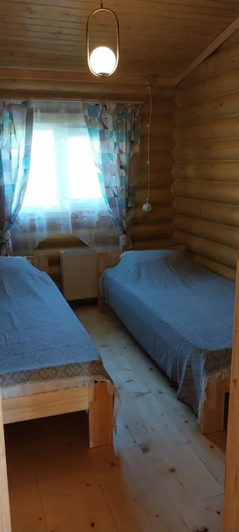 Уютный дом на берегу озера