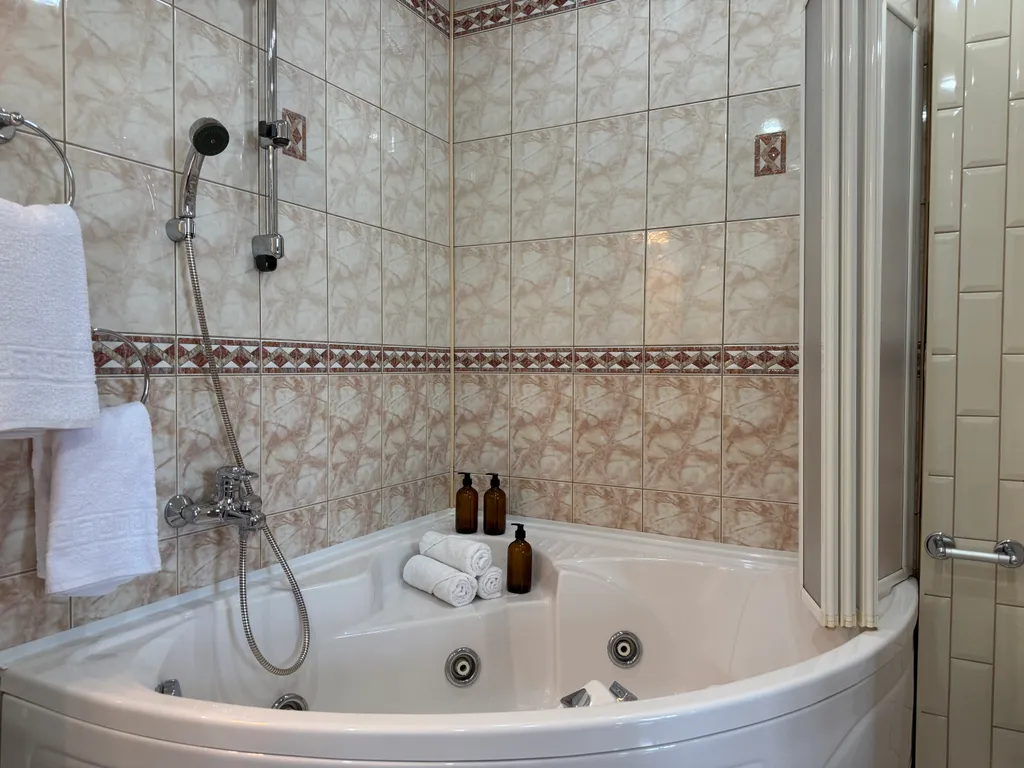 3х-комн, Купеческая роскошь на Набережной, исторический центр