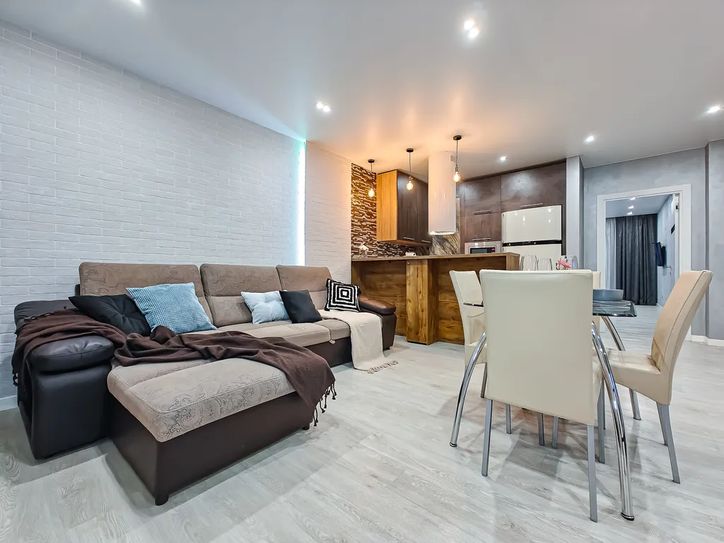 Масштабная двухкомнатная с кроватью super king-size в ЖК Дождь