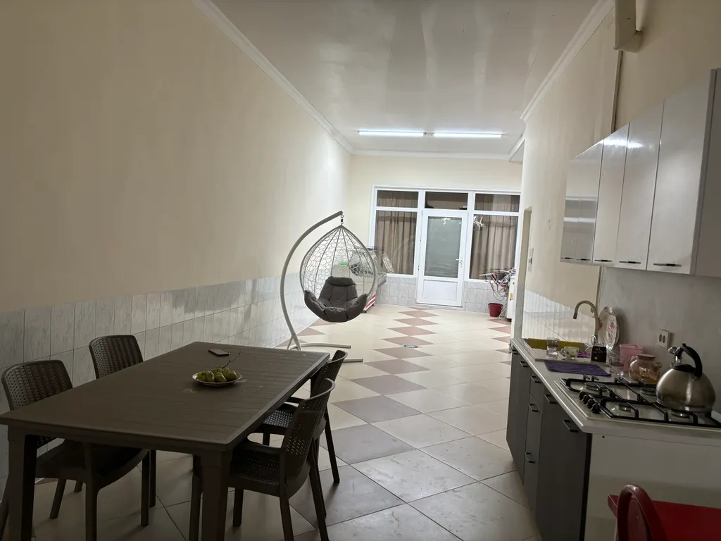 Частный дом с крытым двором и садом