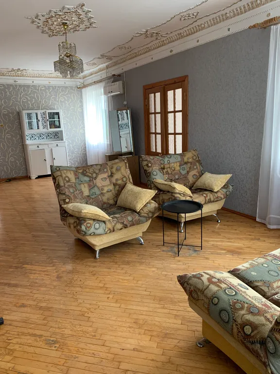 Уютная просторна часть дома на 2 этаже под ключ с бассейном и беседкой