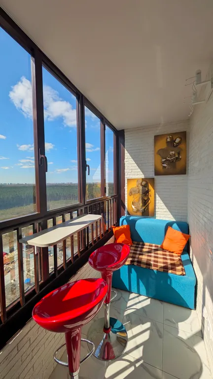 Видовая студия с большой лоджией, кондиционером и джакузи