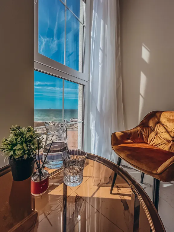 Дизайнерский апартамент с видом на море