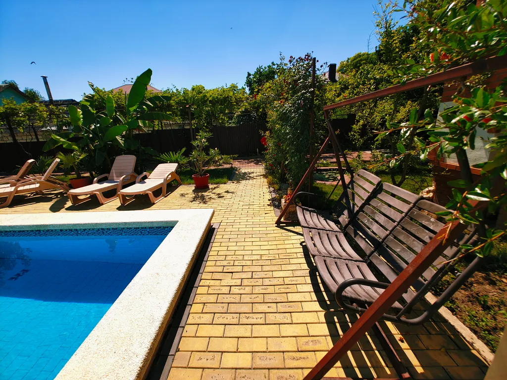 Дом с бассейном