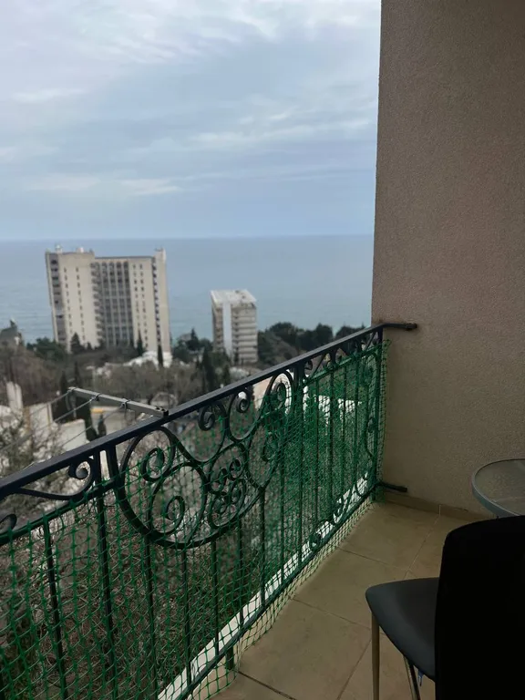 Студия с видом на горы