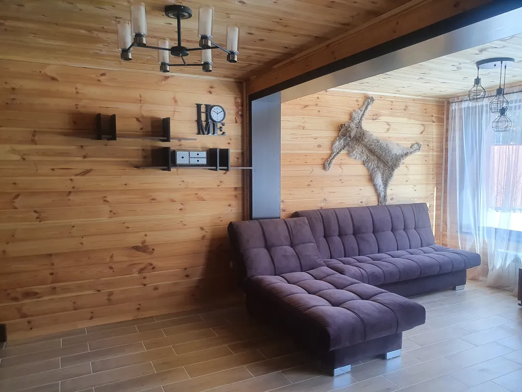 Деревянный большой дом