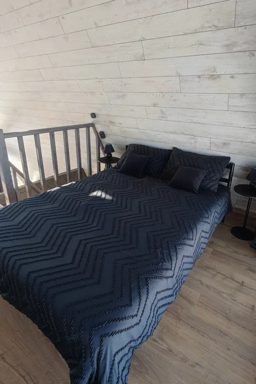 Панорамный домик с теплым бассейном в пяти минутах ходьбы от города