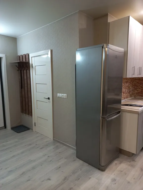 Большая, солнечная студия с перегородкой